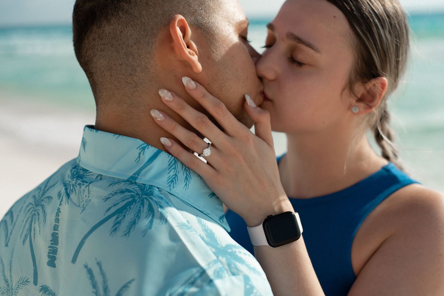 Close up of Jola and Bruno kissing on the beach of Cancun celebrating their engagement