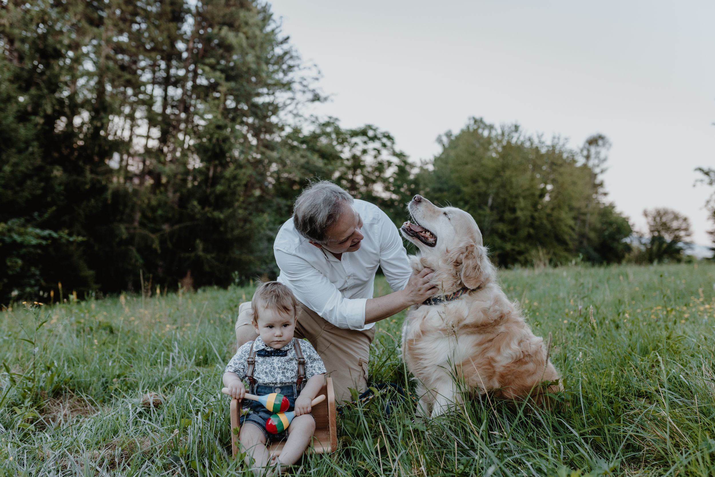 Capturing a joyful family moment with a baby toy and their dog during a first birthday session in Zagreb.