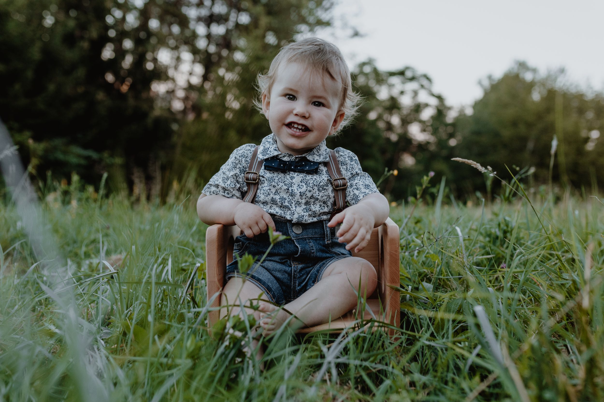 Baby's curious gaze captured in a candid portrait at Jelenovac during a family photoshoot.
