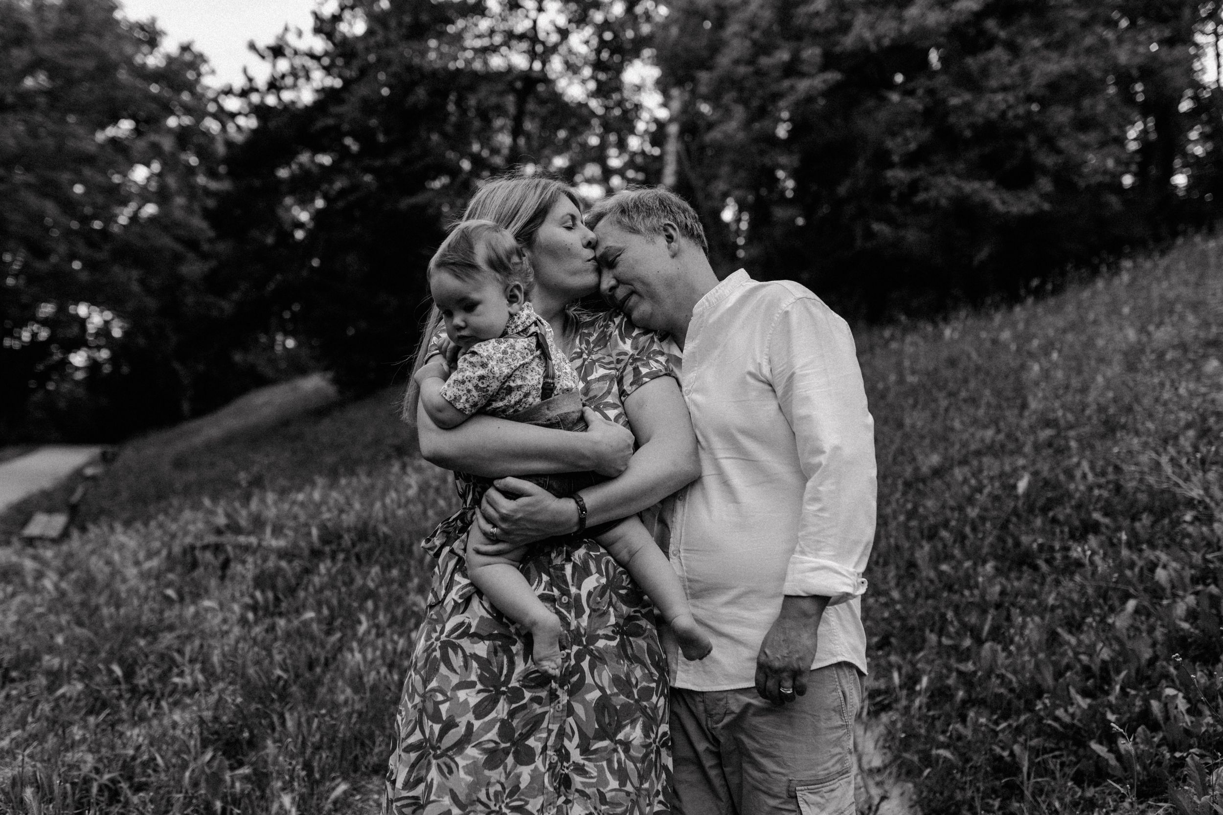 Family enjoying a peaceful walk, kissing, captured during a photoshoot on Jelenovac..