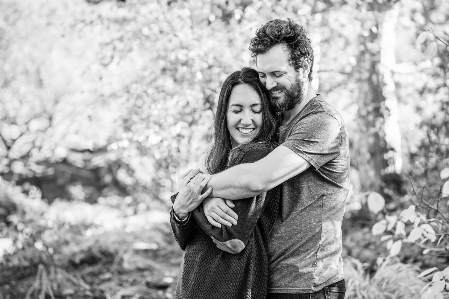 Black and white photo of husband and wife in a park in Seattle.