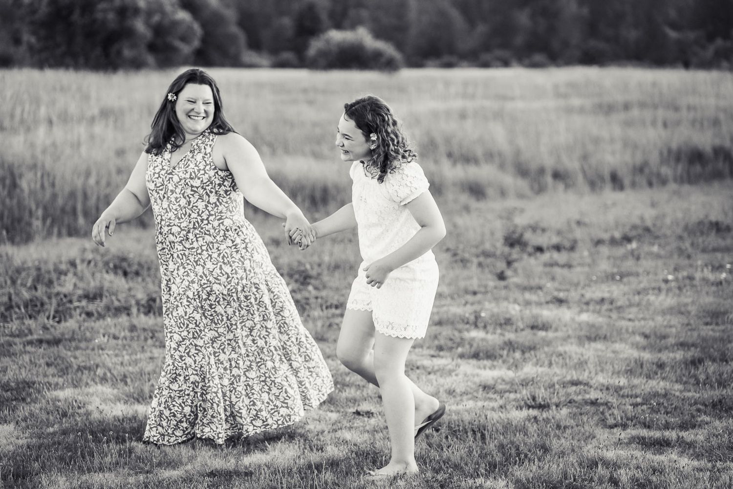 Mother daughter laughing in Redmond.