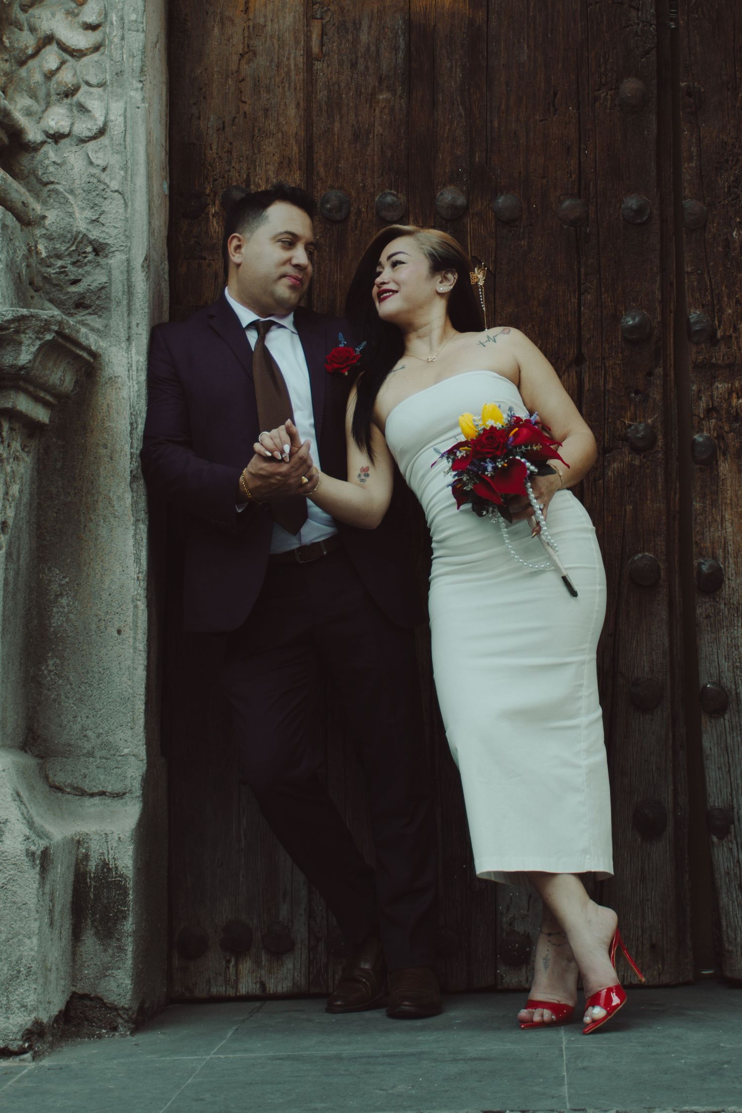 Retrato editorial en locación histórica y fotografía de bodas exclusiva en Ciudad de México.