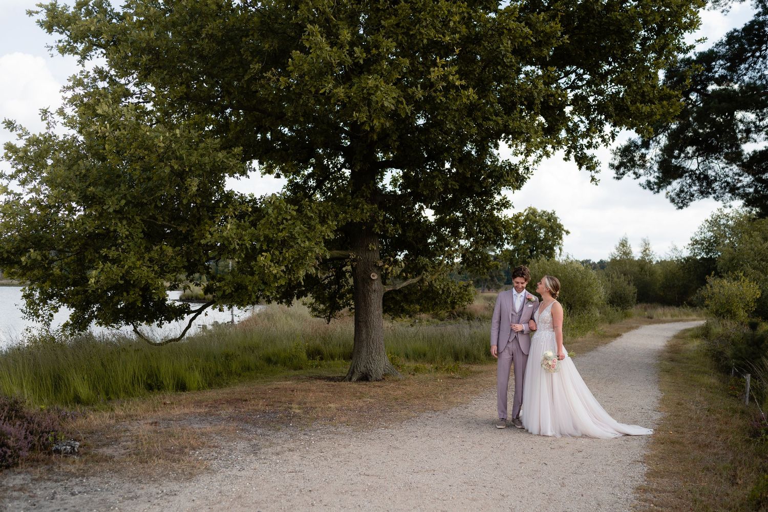 Trouwen in de natuur - trouwshoot heide - Elles Yanna Photography