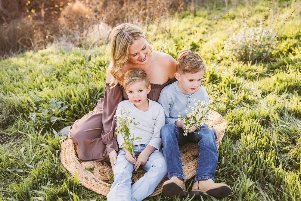 mommy and me session in the inland empire at a local park in beaumont ca