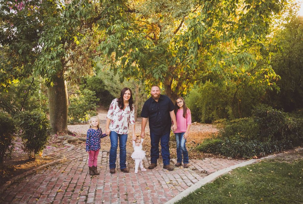 family photos at a historic park in redlands ca with family photographer heidi grace photography