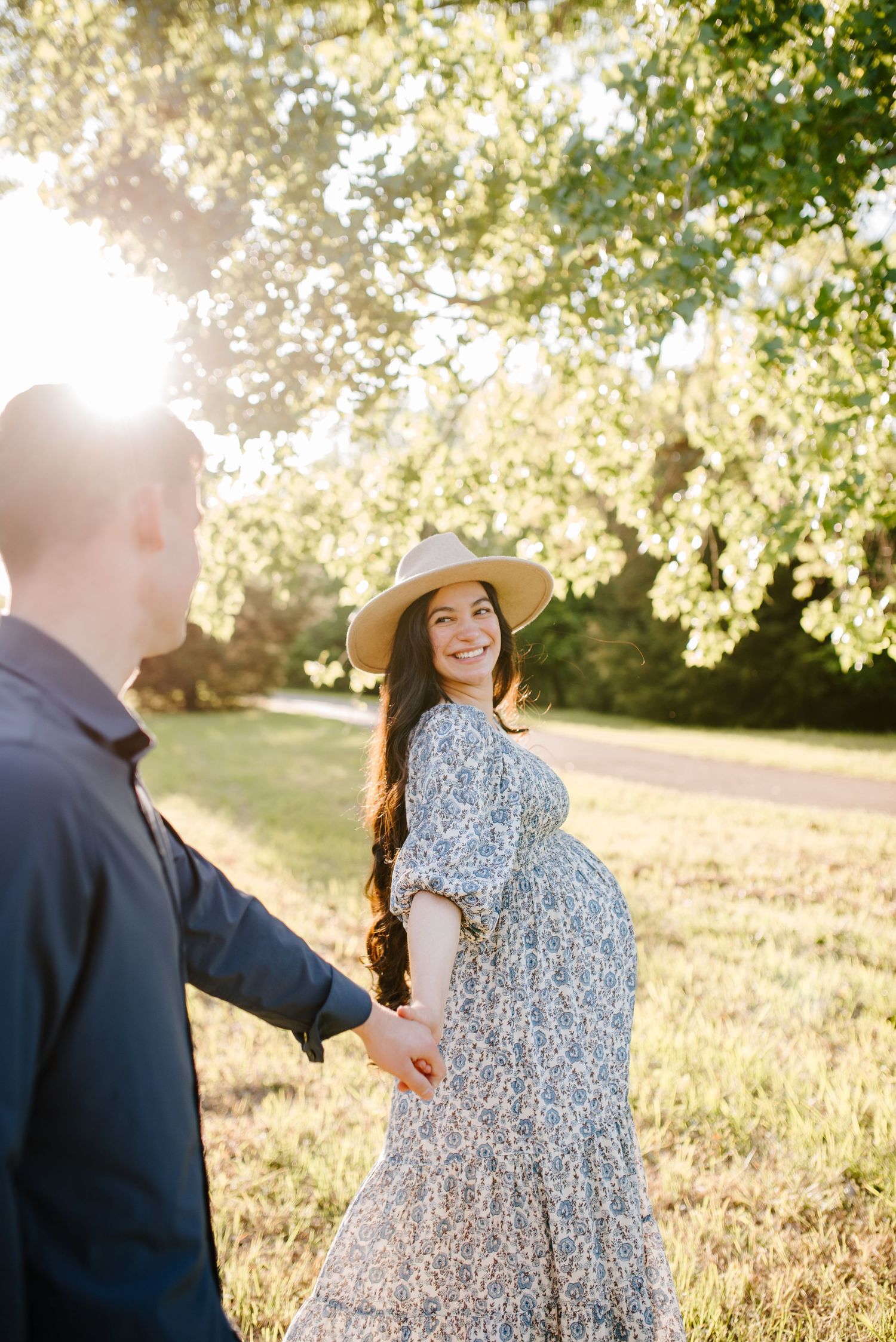Maternity pregnancy photo session in Sedgwick County Park, family pictures in Wichita, KS, by Jessica Nadine Photography