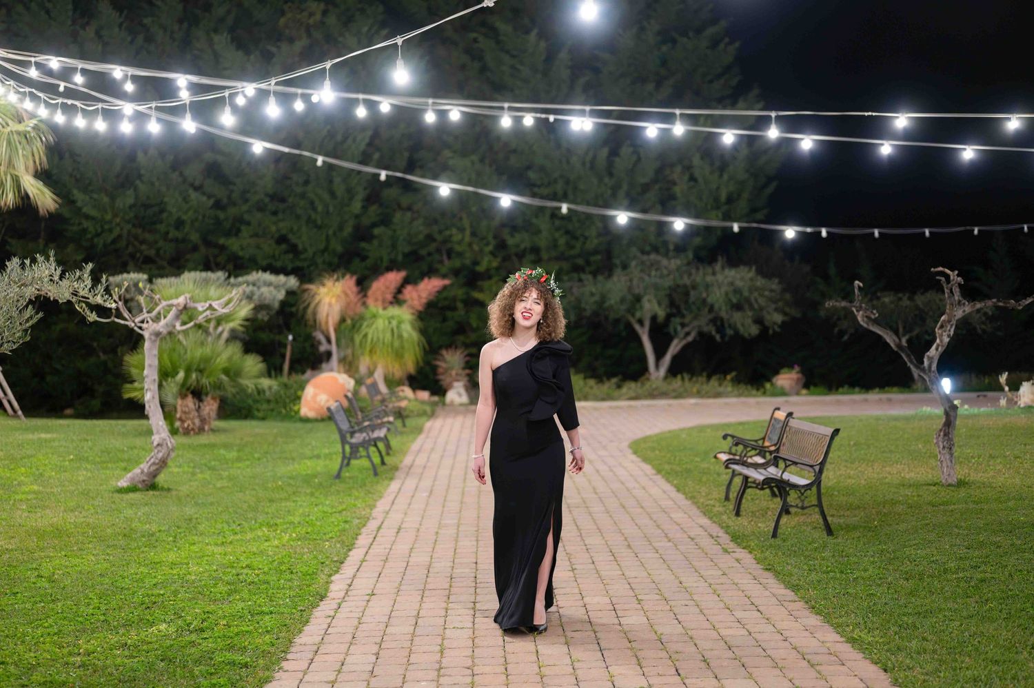 Studentessa che festeggia la sua laurea in abito da sera, modella, tailleur nero, sporting, hotel sporting, location per laurea altavilla