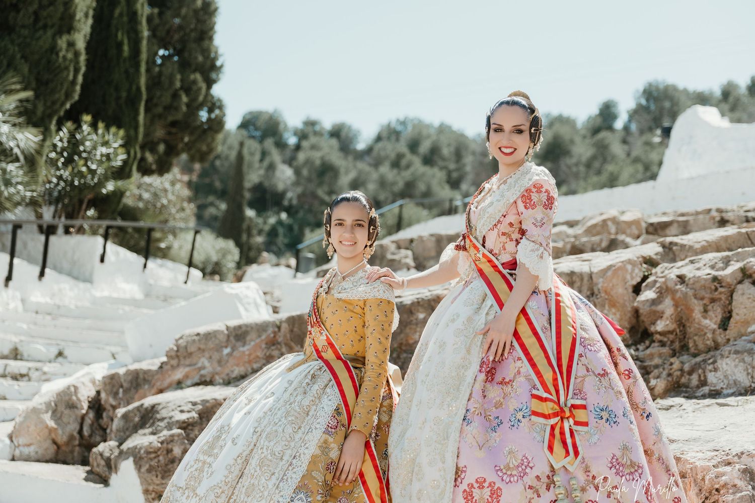 Fotografía profesional de Fallera Mayor en Valencia con estilo editorial y atemporal