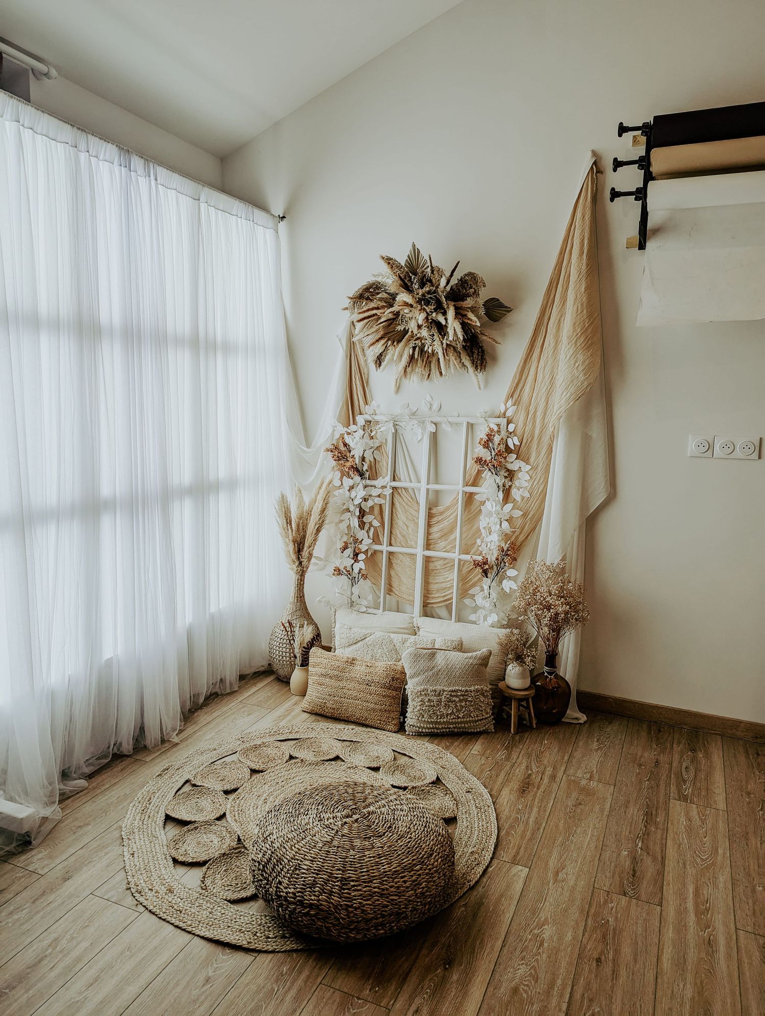 Décor bohème du studio photo proche beauvais  pour un rendu naturel pour les séances photos grossesse et naissance