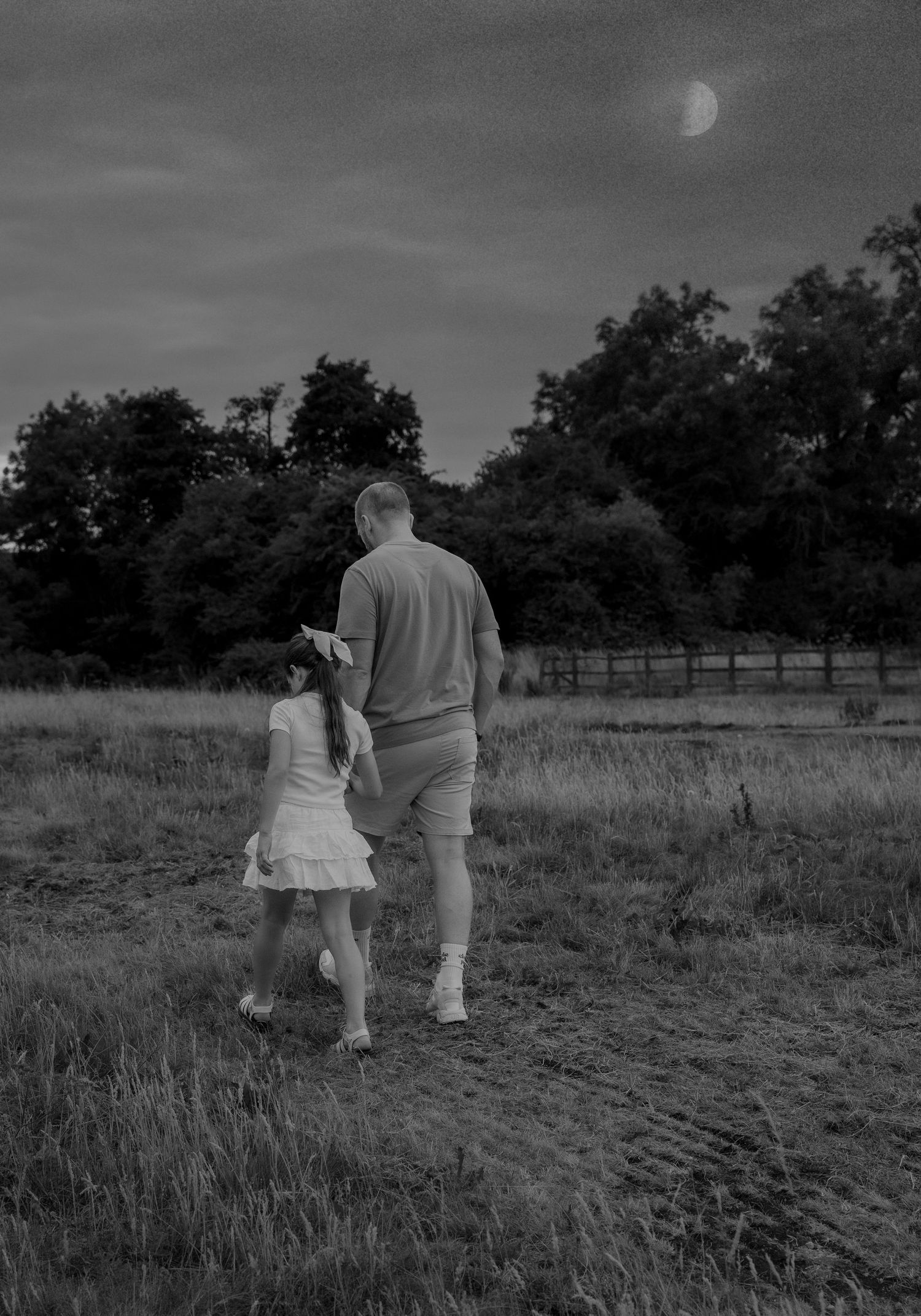 Documenting the unposed beauty of parenthood in Leicestershire, where genuine moments become lasting memories.