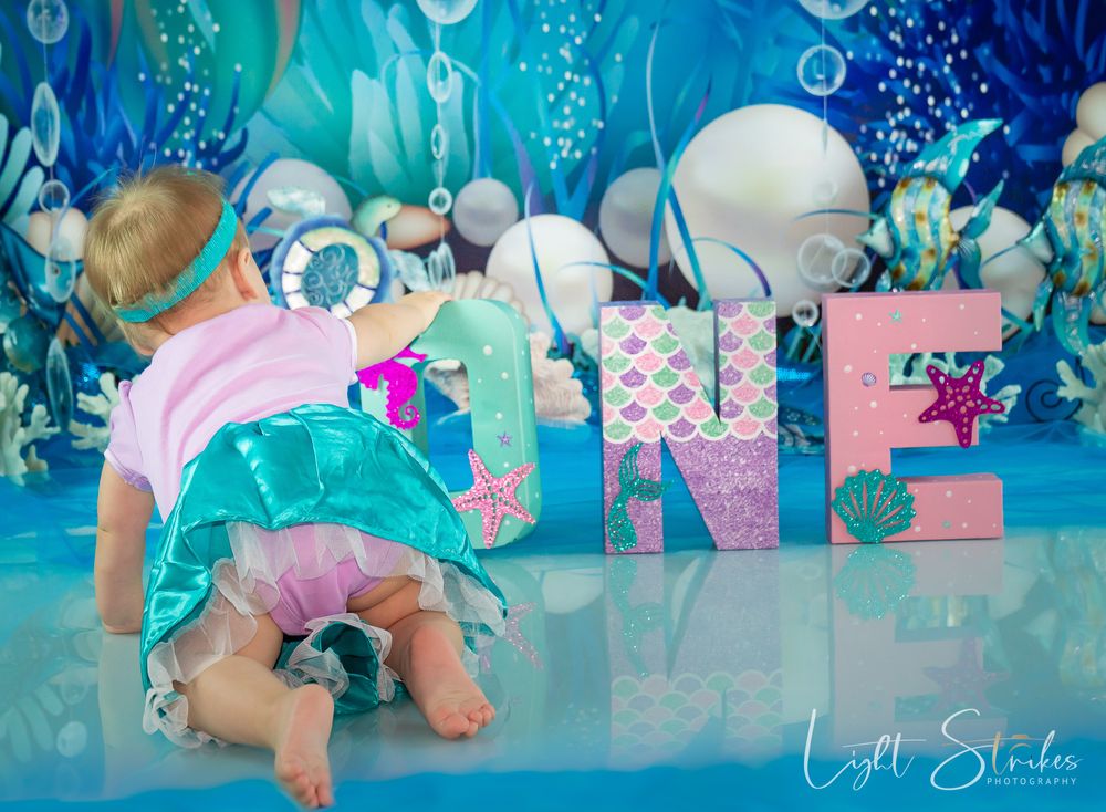 Children's photographer captured a child's portrait during first birthday and cake smash photo sessions.