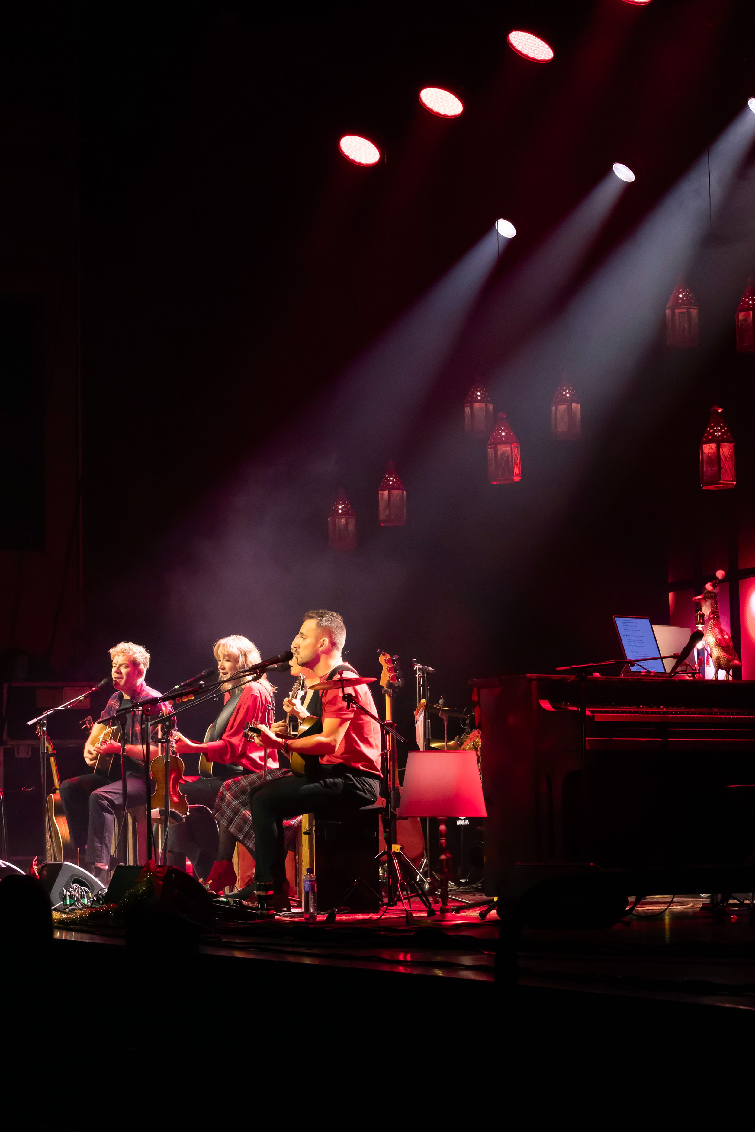 Unplugged Christmas i Linköping konsert och kongress. Med Peter Johansson, Bruno Mitsogiannis, Matilda Grün och Petra Wahlgren.