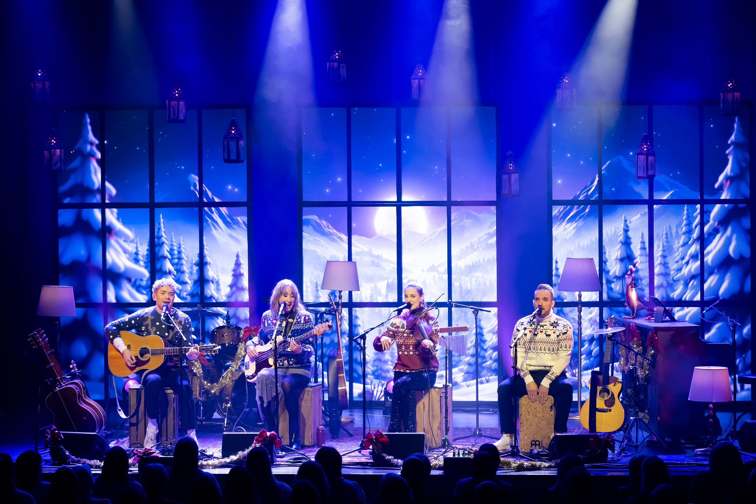 Unplugged Christmas i Linköping konsert och kongress. Med Peter Johansson, Bruno Mitsogiannis, Matilda Grün och Petra Wahlgren.