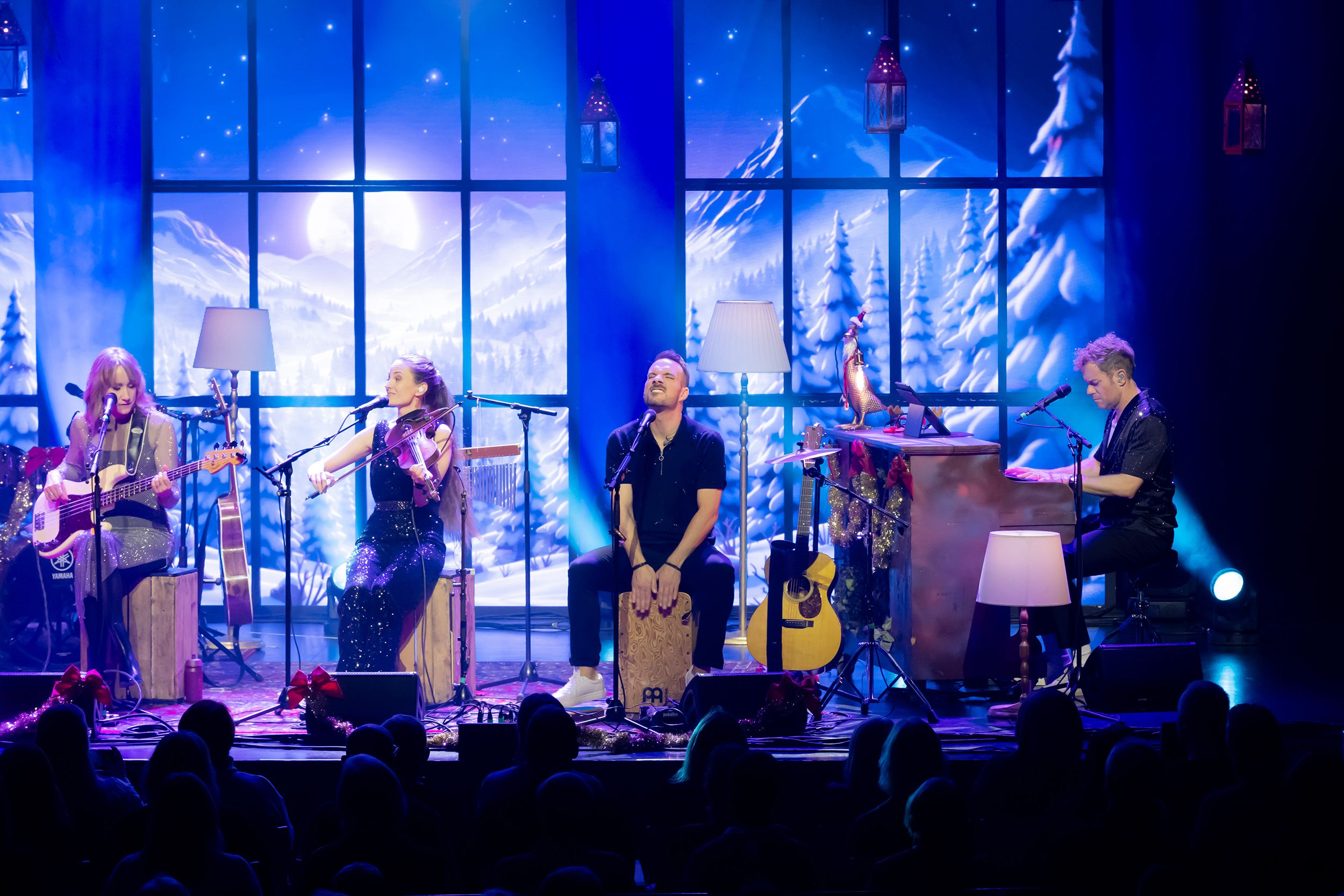 Unplugged Christmas i Linköping konsert och kongress. Med Peter Johansson, Bruno Mitsogiannis, Matilda Grün och Petra Wahlgren.