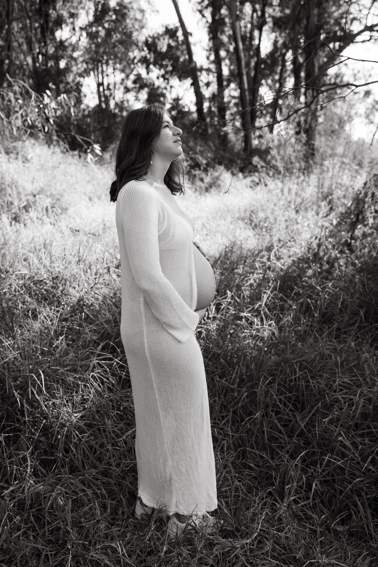 Artistic maternity photos showing silhouette against natural backdrop.