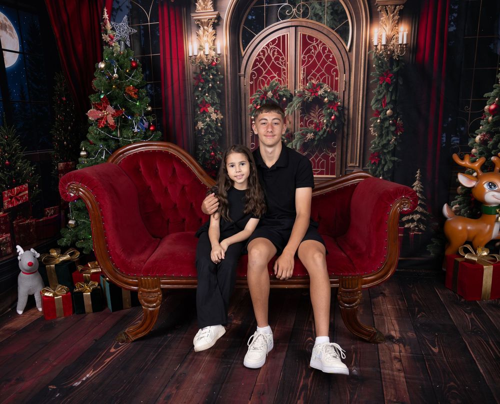 Christmas photos Penrith
Christmas mini sessions Western Sydney
Santa photos Sydney
Outdoor Christmas family photoshoot
Holiday portraits Pe