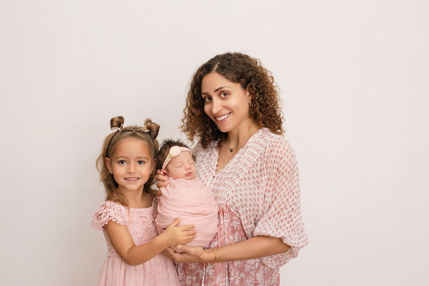 Newborn photos with Kendall Kuss Photography Nashotah WI, lake country family photographer, Watertown WI photography studio
