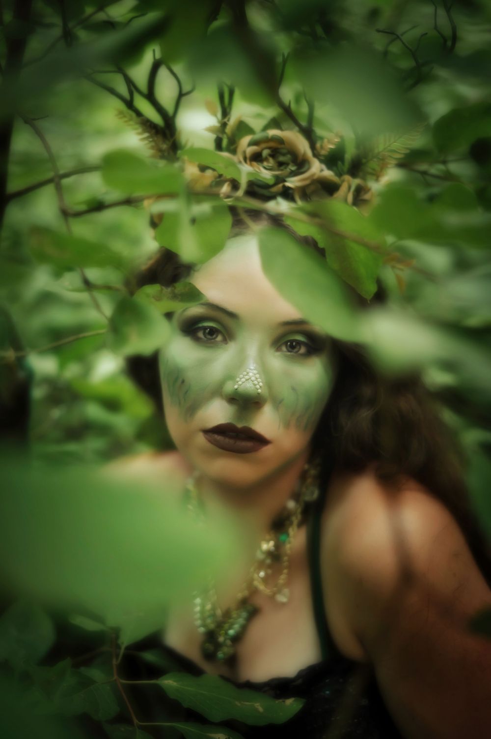 Fantasy themed woodland witch photoshoot in Spokane Washington at Indian Canyon Mystic Falls