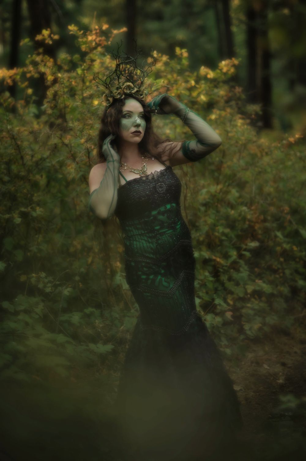 Fantasy themed woodland witch photoshoot in Spokane Washington at Indian Canyon Mystic Falls