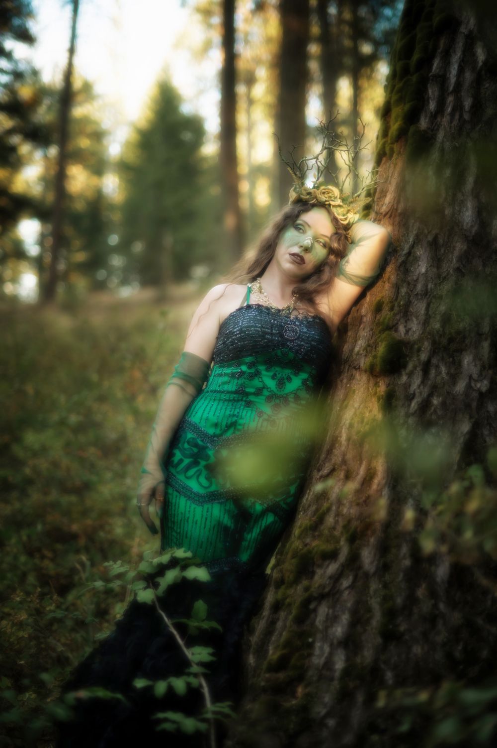 Fantasy themed woodland witch photoshoot in Spokane Washington at Indian Canyon Mystic Falls