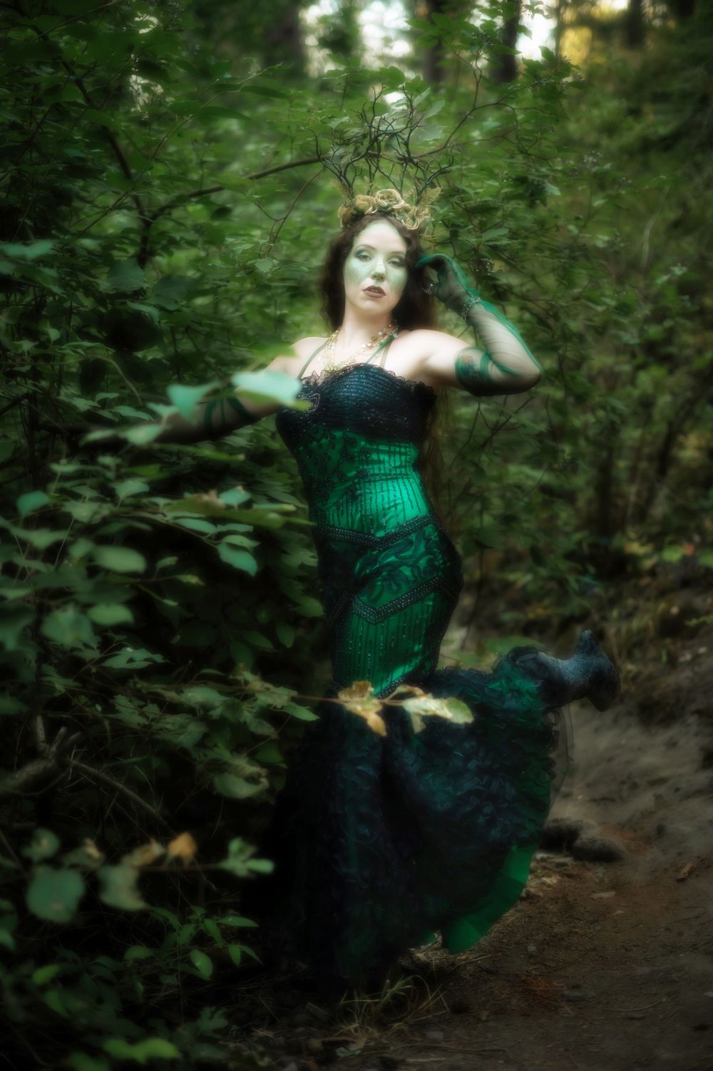 Fantasy themed woodland witch photoshoot in Spokane Washington at Indian Canyon Mystic Falls