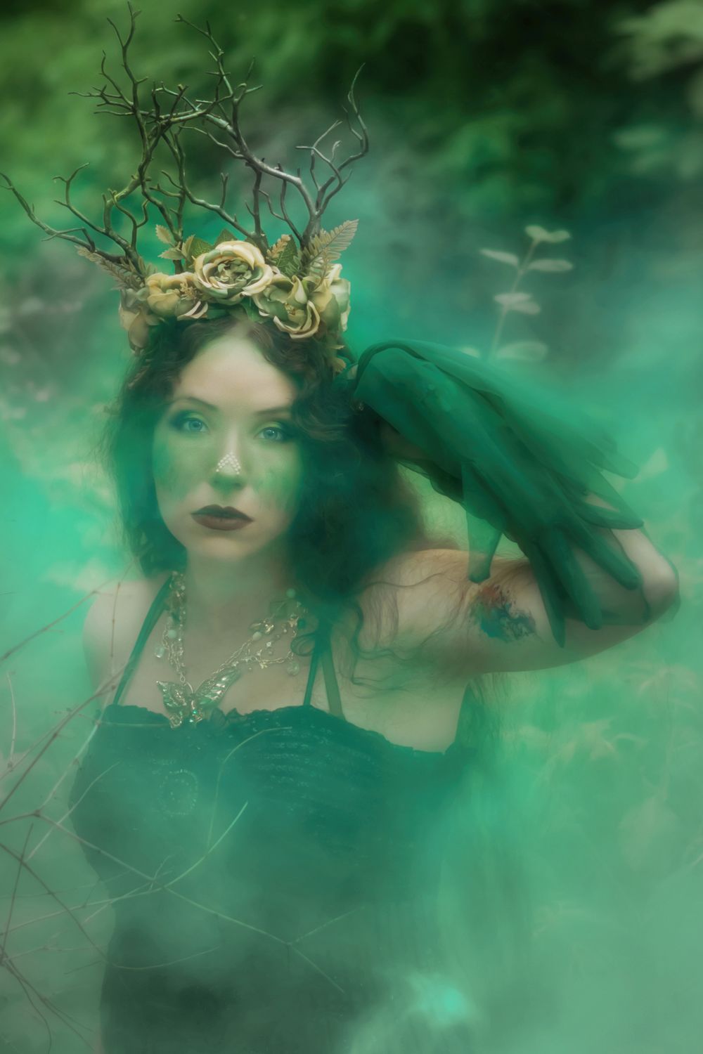 Fantasy themed woodland witch photoshoot in Spokane Washington at Indian Canyon Mystic Falls