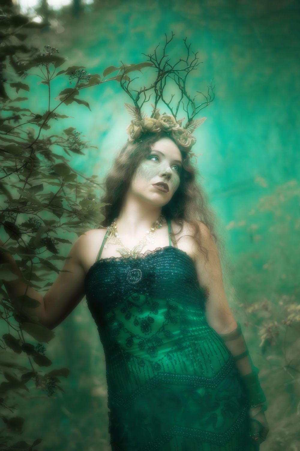 Fantasy themed woodland witch photoshoot in Spokane Washington at Indian Canyon Mystic Falls