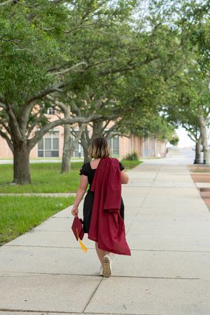 Pensacola senior portrait photographer, Pensacola cap and gown senior portraits, downtown pensacola photography