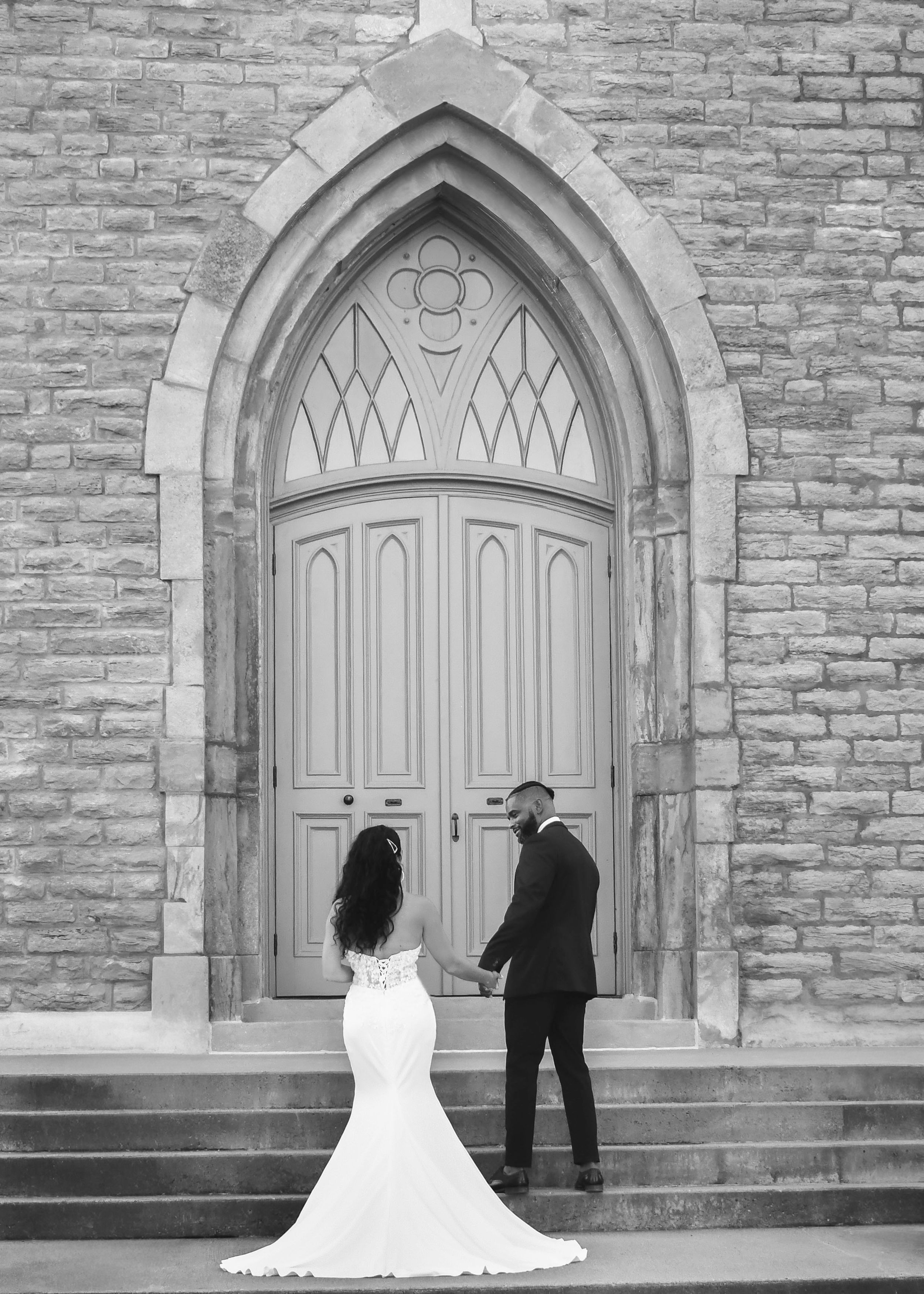 Photographe mariage à Sorel-Tracy pour des cérémonies riches en émotions.
Moments forts de la cérémonie de mariage, capturés avec discrétion
