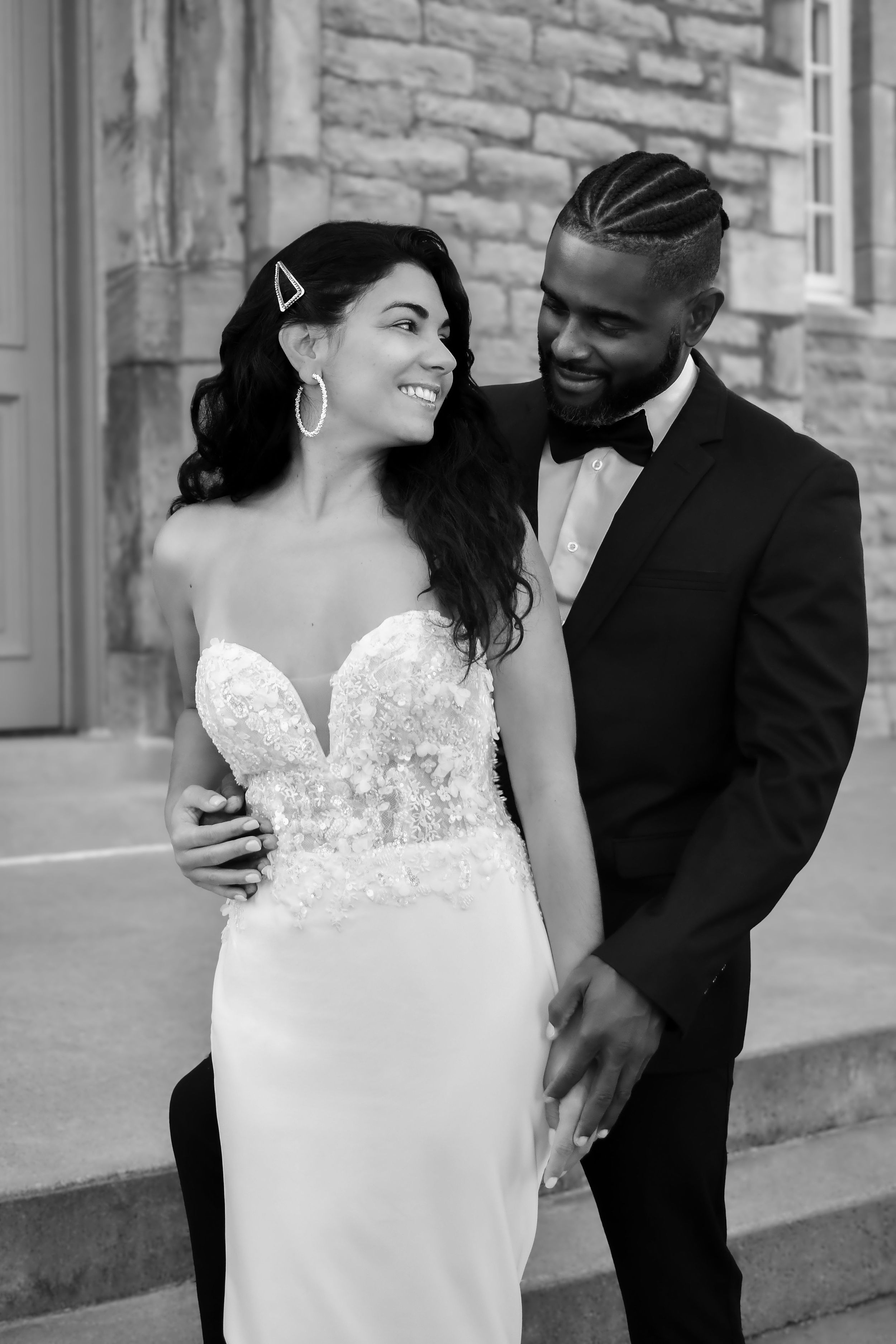 Photographe mariage à Sorel-Tracy pour des cérémonies riches en émotions.
Moments forts de la cérémonie de mariage, capturés avec discrétion