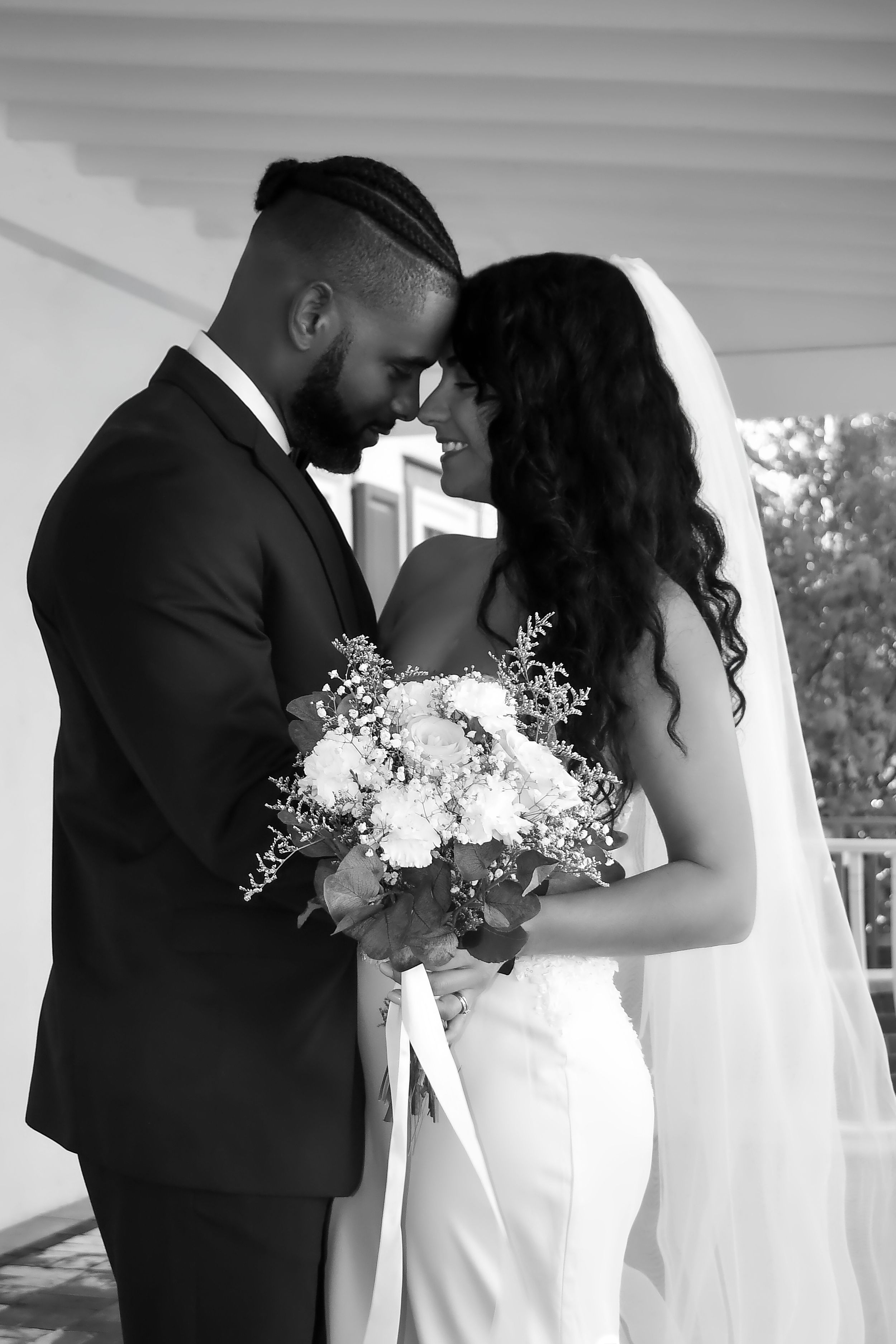 Séance photo de couple lors d’un mariage à Sorel-Tracy.
Photographe de mariage à Montréal et Rive-Sud pour des photos de couple naturelles.