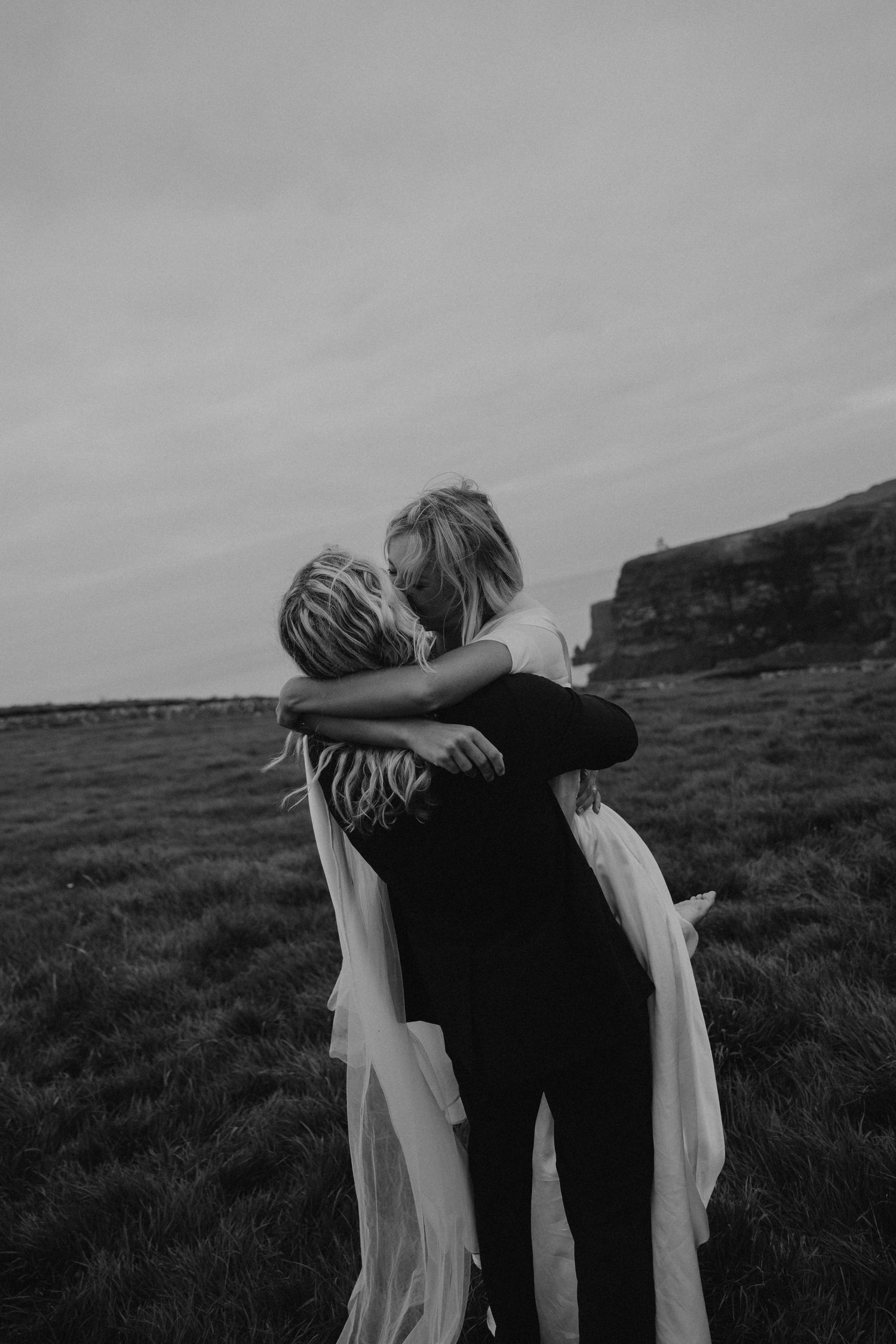 Photo of couple kissing at the cliffs of moher in ireland at their elopement
