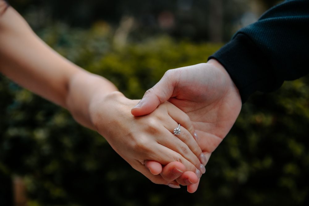 Joyful walk near Sagrada lake sunrise Barcelona proposal photographer BarcelonaLoversPH