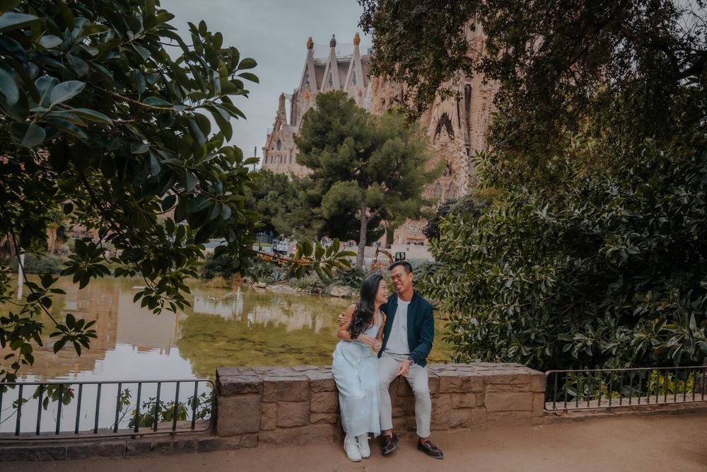 Loving kiss under park trees Barcelona Surprise proposal photoshoot Barcelona BarcelonaLoversPH