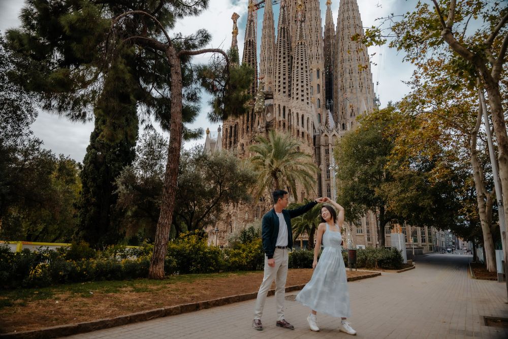 Romantic portrait greenhouse Ciutadella Park Barcelona proposal photographer BarcelonaLoversPH