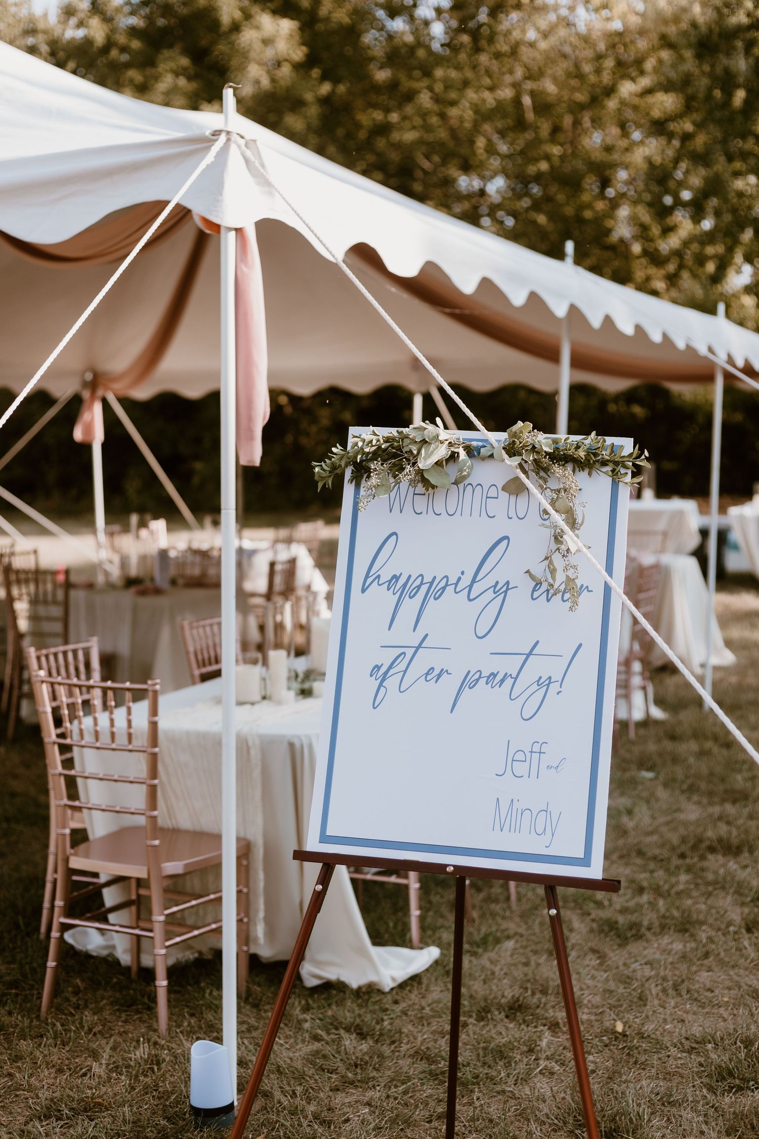 Wedding decor summer backyard wedding in Ohio photography by Vicci Photo Dayton Ohio Photographer