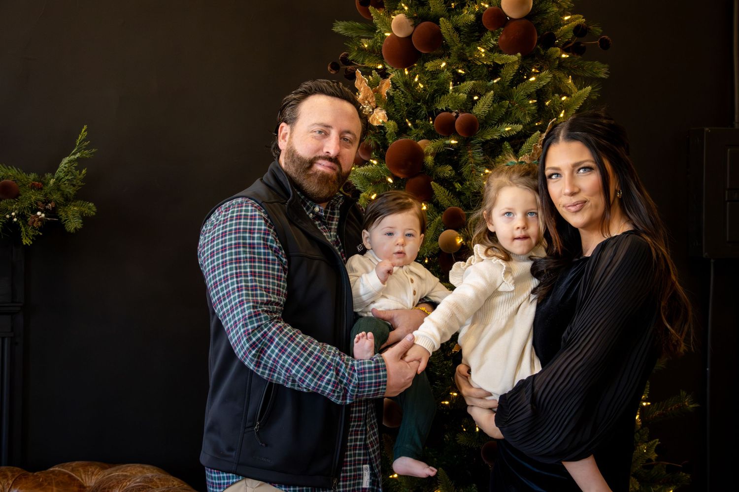 christmas seasonal holiday photoshoots luxury high end beautiful photos quick turn around retouched crisp true to color editing cincinnati