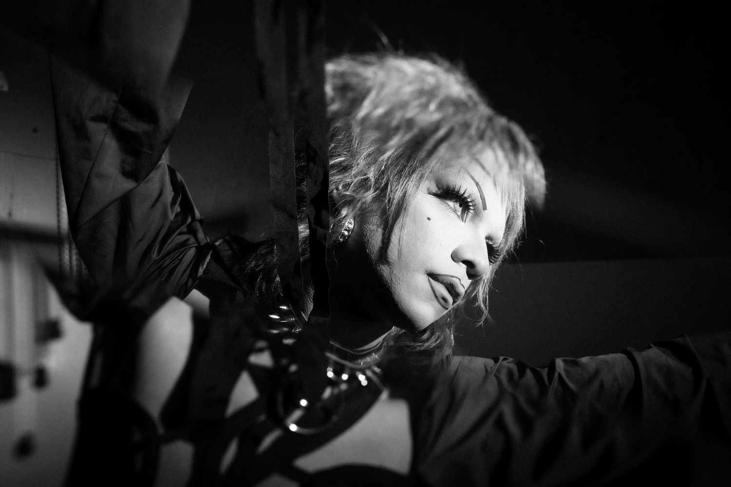 Catharsis, Portrait en studio, séance drag queen editorial noir et blanc, Clermont-Ferrand