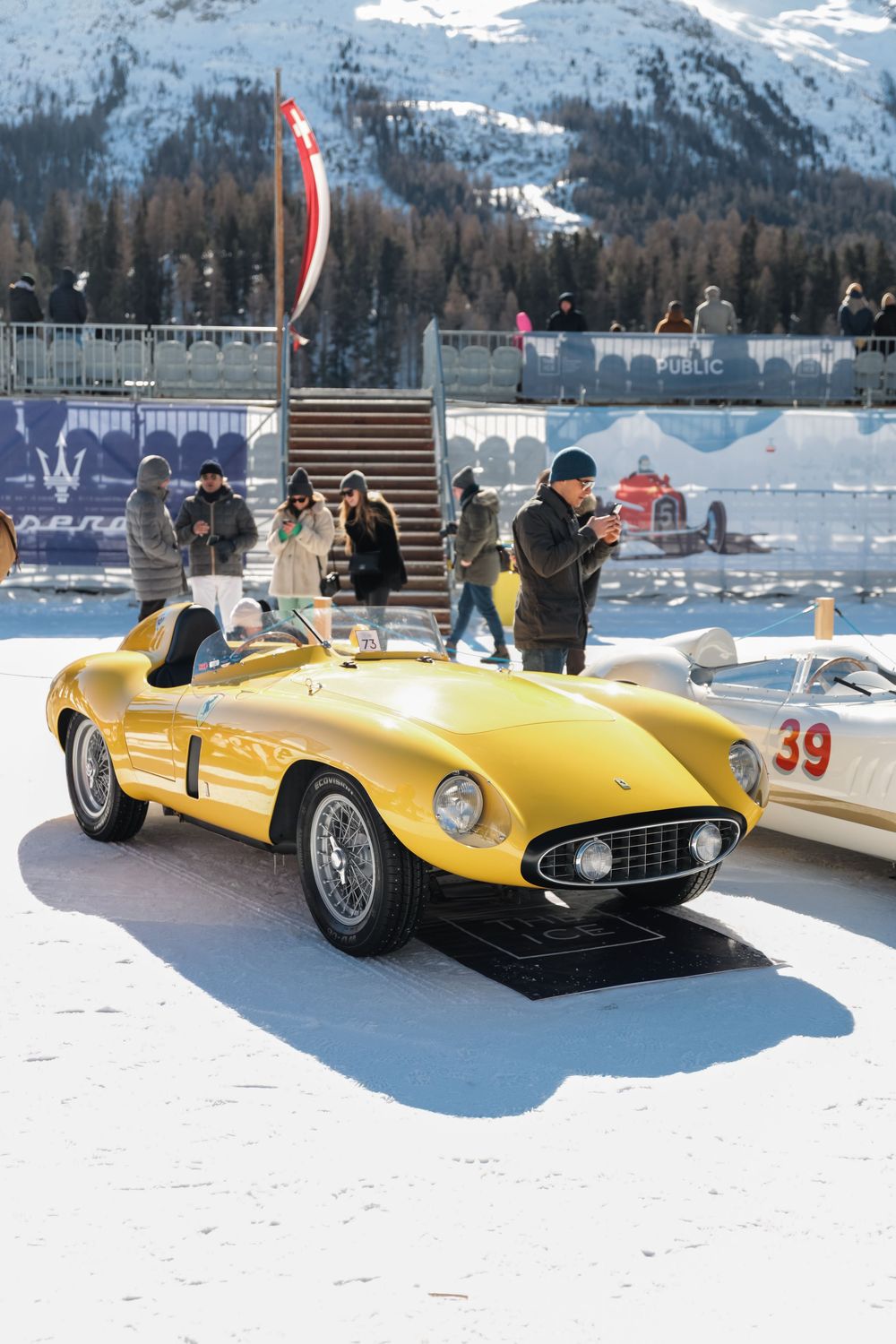 Fotografía profesional de The ICE St. Moritz: coches exclusivos y ambiente premium capturados por Boskoop Studio.