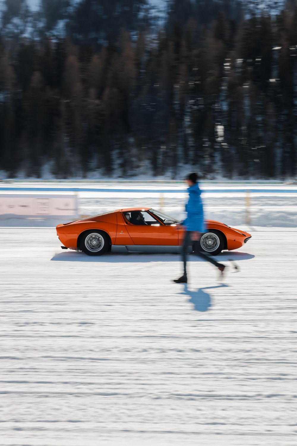Fotografía profesional de The ICE St. Moritz: coches exclusivos y ambiente premium capturados por Boskoop Studio.