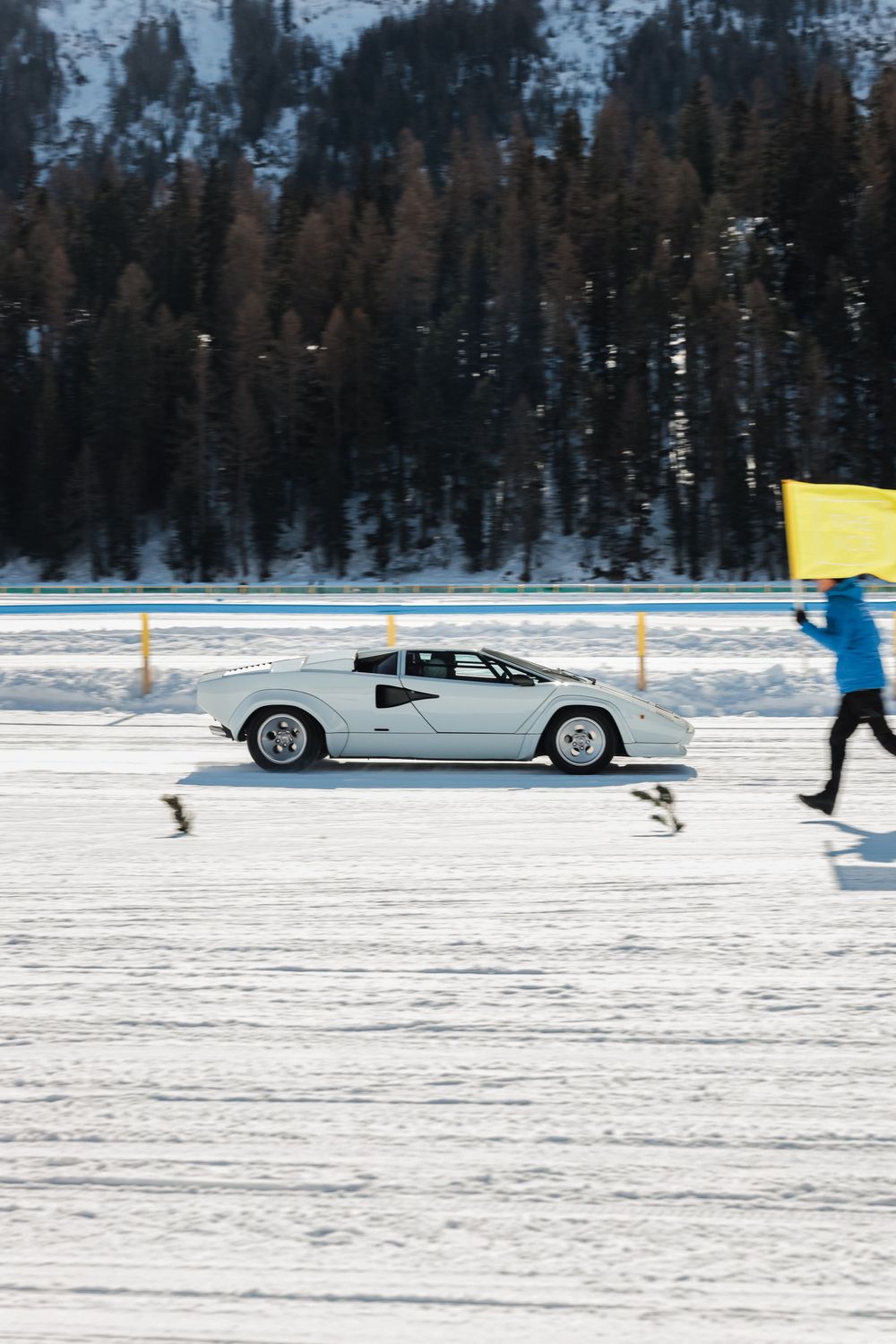 Fotografía profesional de The ICE St. Moritz: coches exclusivos y ambiente premium capturados por Boskoop Studio.