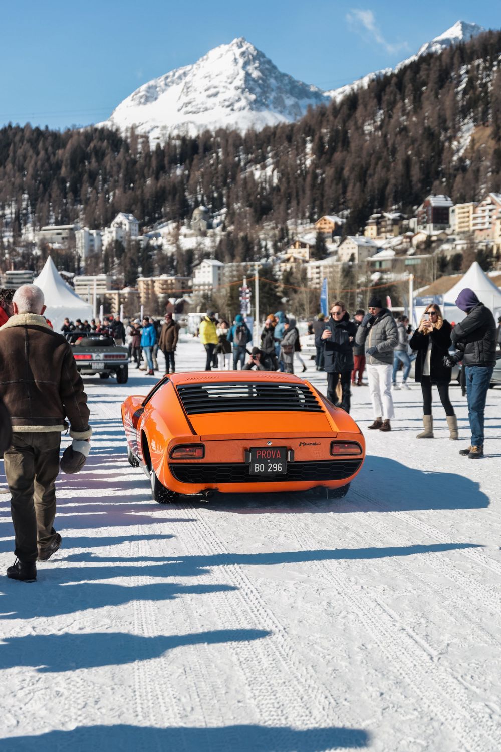 Fotografía profesional de The ICE St. Moritz: coches exclusivos y ambiente premium capturados por Boskoop Studio.