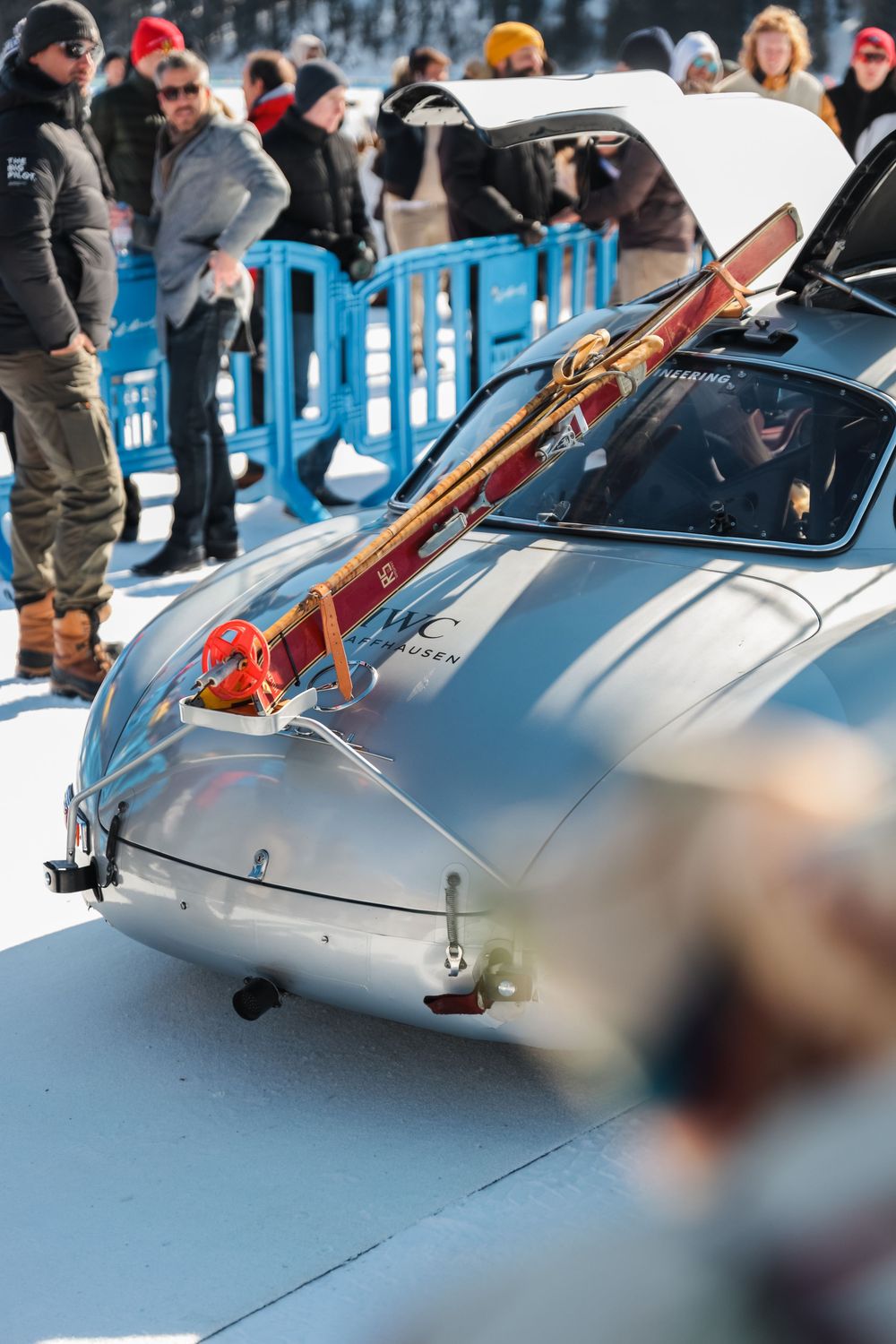 Fotografía profesional de The ICE St. Moritz: coches exclusivos y ambiente premium capturados por Boskoop Studio.