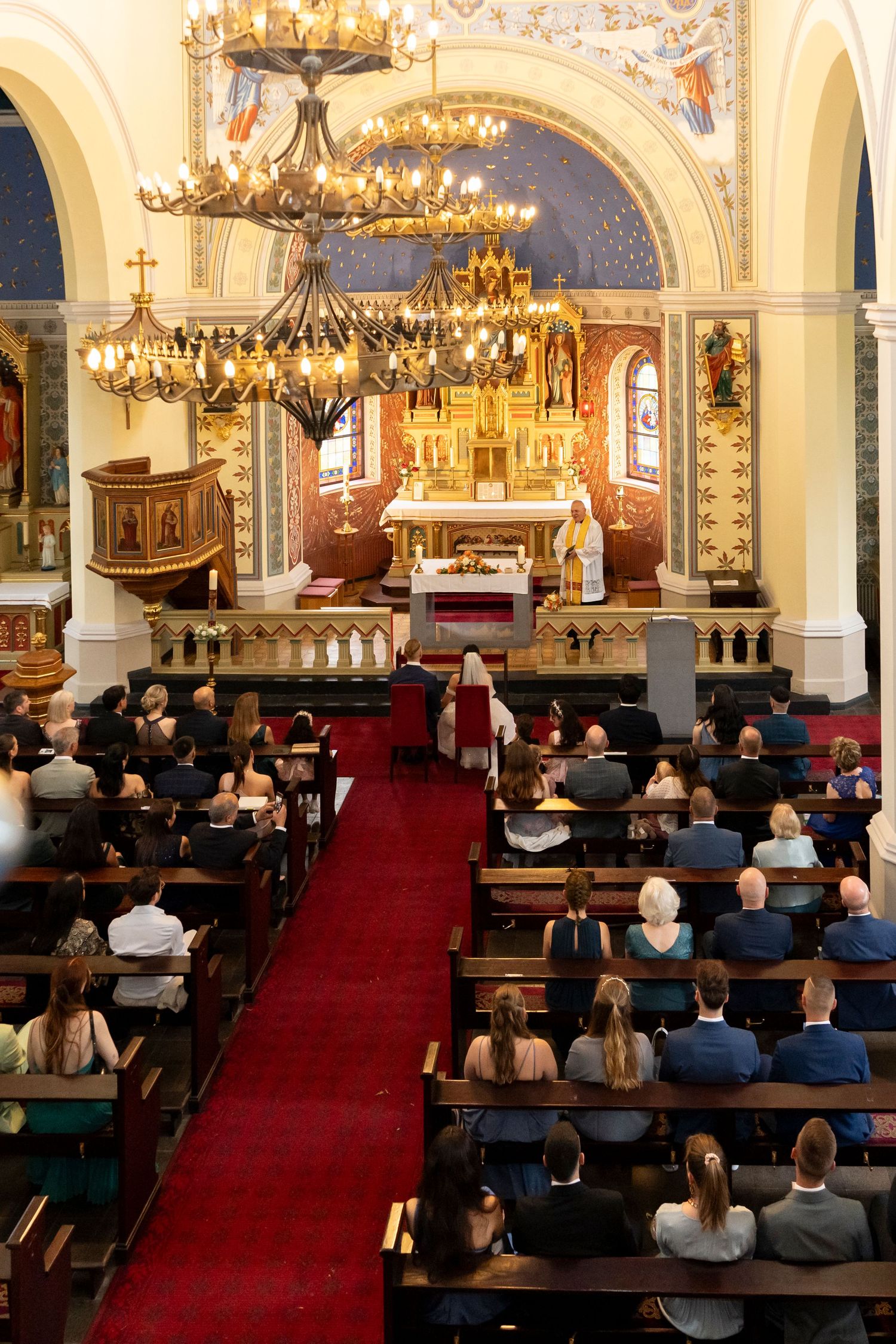 Kirchliche Trauung in Berlin mit festlicher Hochzeitszeremonie