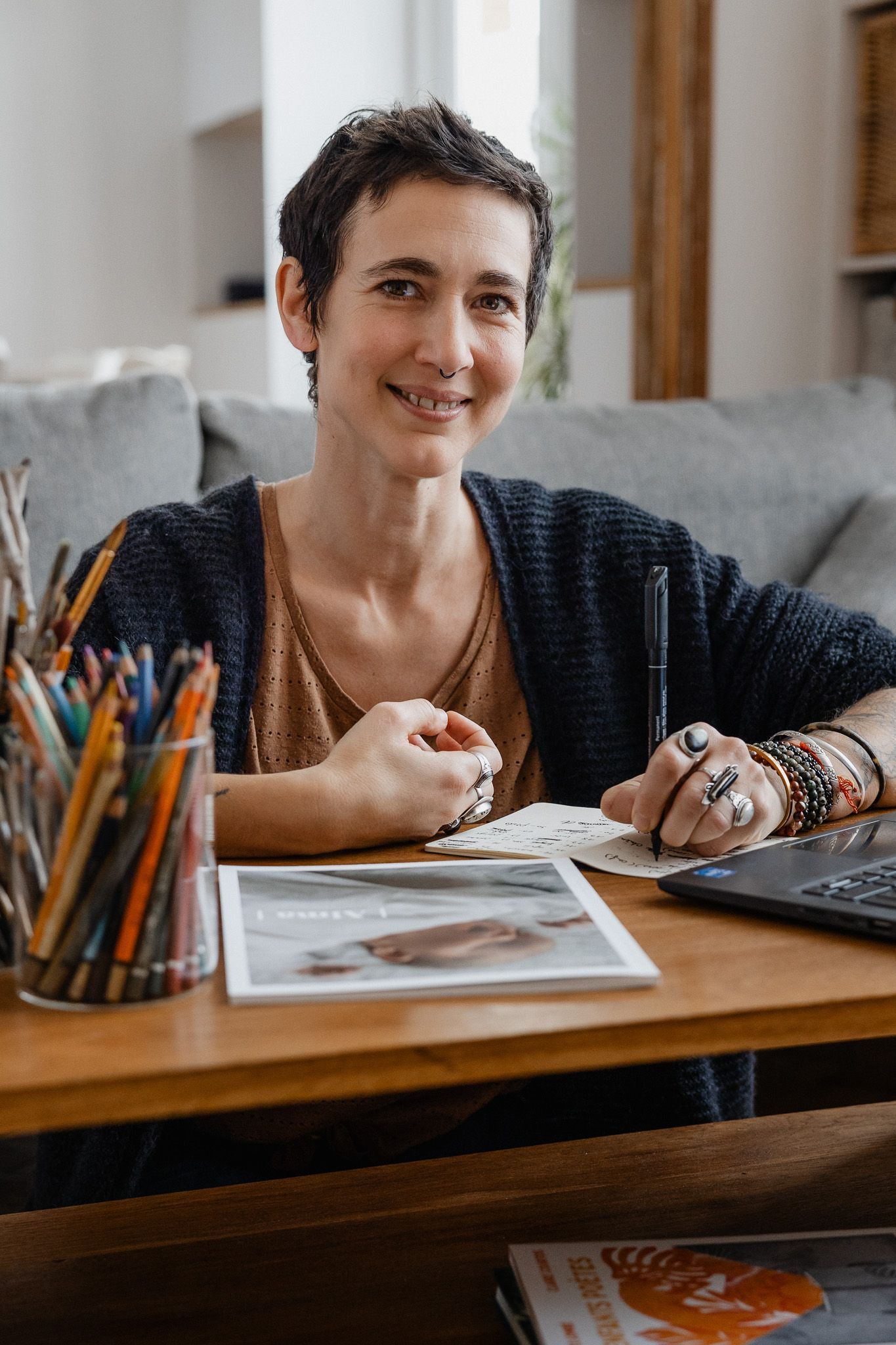 Coline Hezard, autrice et graphiste, cree des livres objets sensibles et poetiques pour raconter l'histoire de la naissance de votre enfant