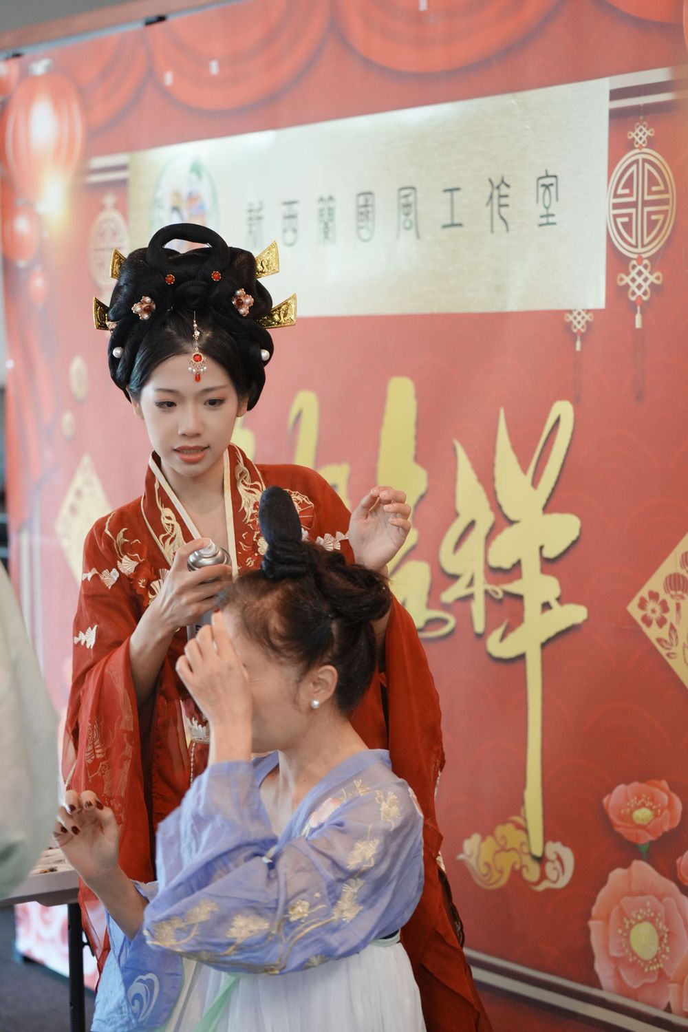 Group photo of performers in Hanfu at a Chinese Traditional Music Concert, captured by an Auckland event photographer.