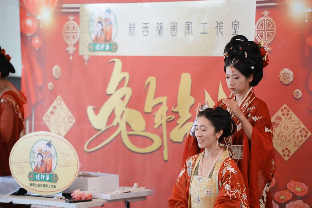 Group photo of performers in Hanfu at a Chinese Traditional Music Concert, captured by an Auckland event photographer.