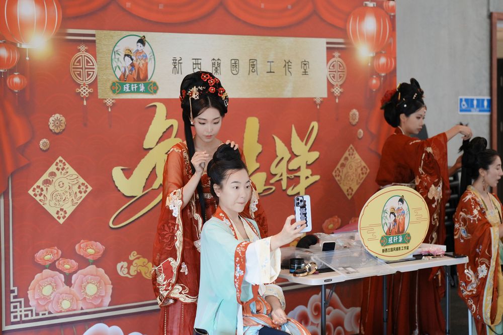 Group photo of performers in Hanfu at a Chinese Traditional Music Concert, captured by an Auckland event photographer.