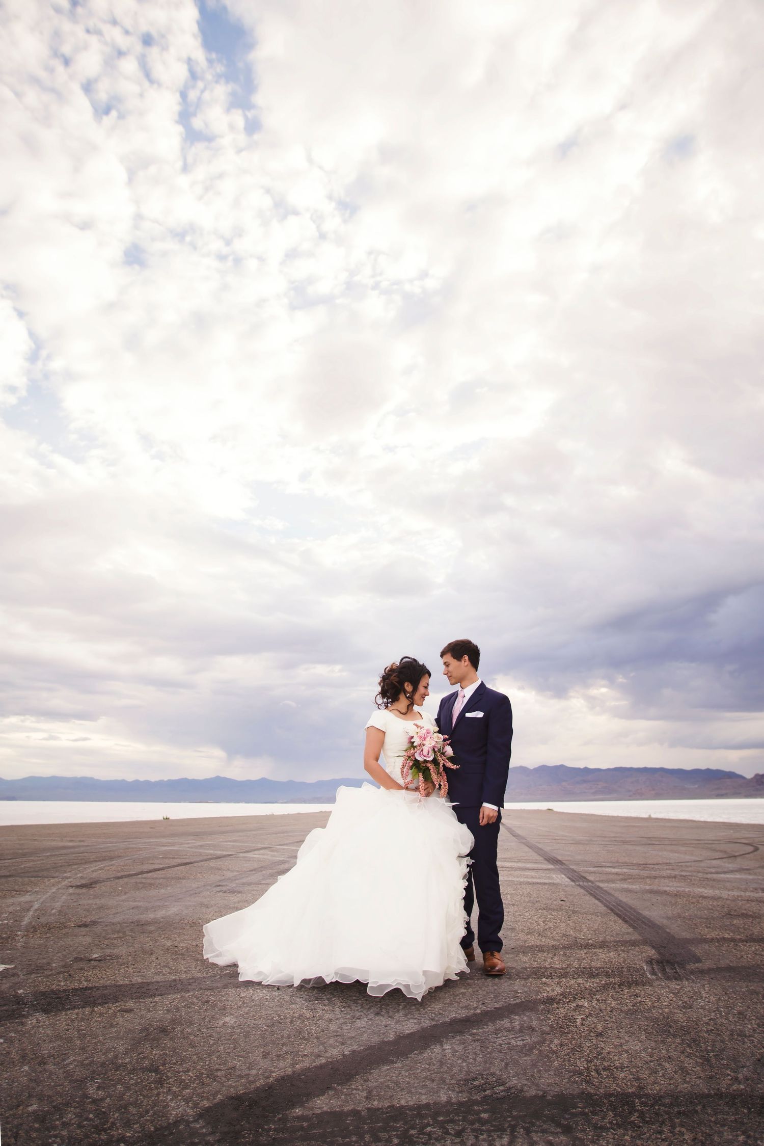 bridal photography salt flats utah artistic